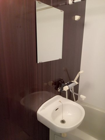 川崎市多摩区栗谷３丁目のアパートの洗面所