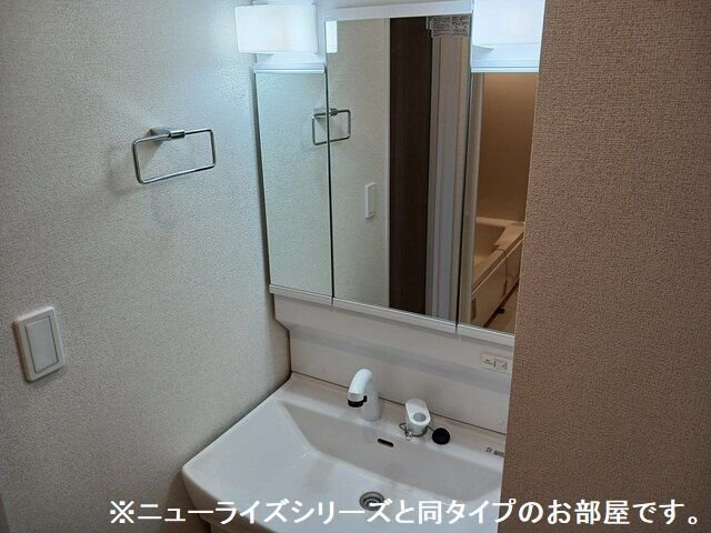 プリムローズＭ１の洗面所|脱衣スペースもあります
