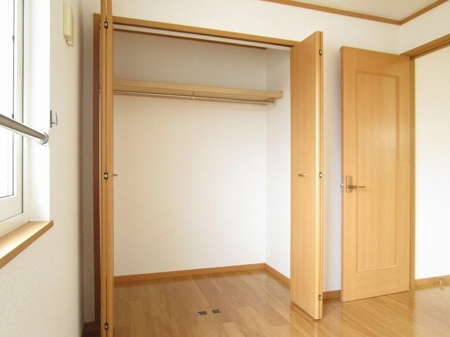 ラフィーネ緑岡Ａの収納|たっぷりとした収納スペースです