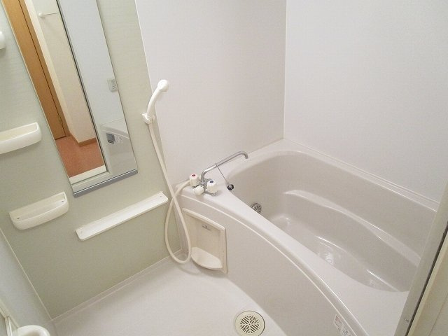 ラフィーネ緑岡Ａの浴室|コンパクトで使いやすいお風呂です
