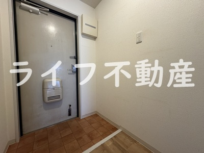 オーバン石切の玄関|収納もある玄関です