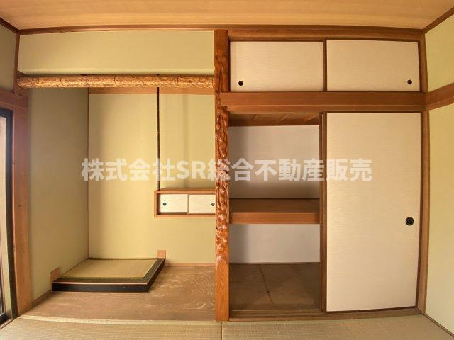 上六万寺町中古戸建の収納|和室らしい床の間もあり、押入は容量たっぷりあります！