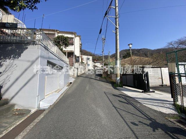 上六万寺町中古戸建の前面道路含む現地写真|前面道路含む現地写真です