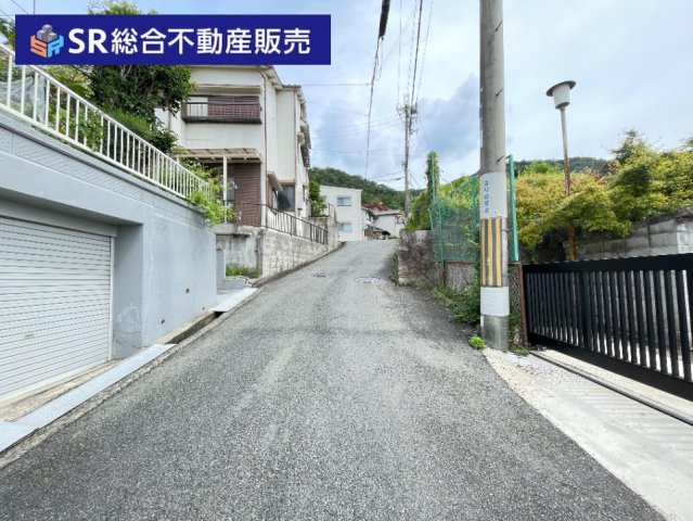 上六万寺町中古戸建の前面道路含む現地写真|前面道路含む現地写真です