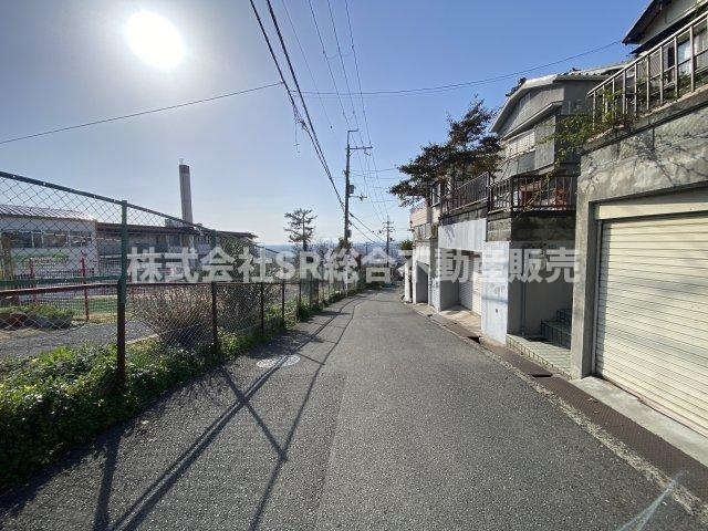 上六万寺町中古戸建の前面道路含む現地写真|前面道路含む現地写真です