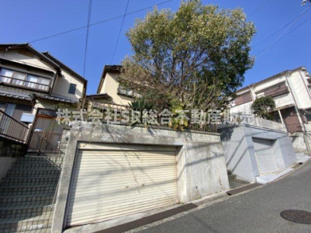 上六万寺町中古戸建の外観|生駒山が近くに感じられる閑静な住宅街です♪