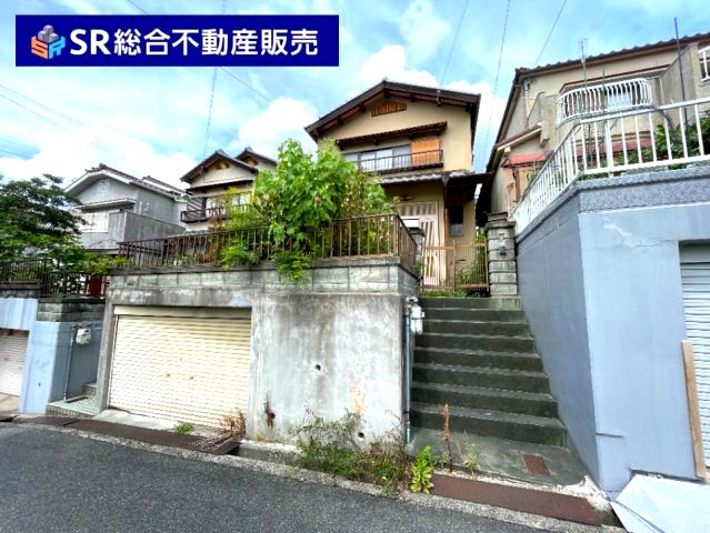 上六万寺町中古戸建の外観|生駒山が近くに感じられる閑静な住宅街です♪