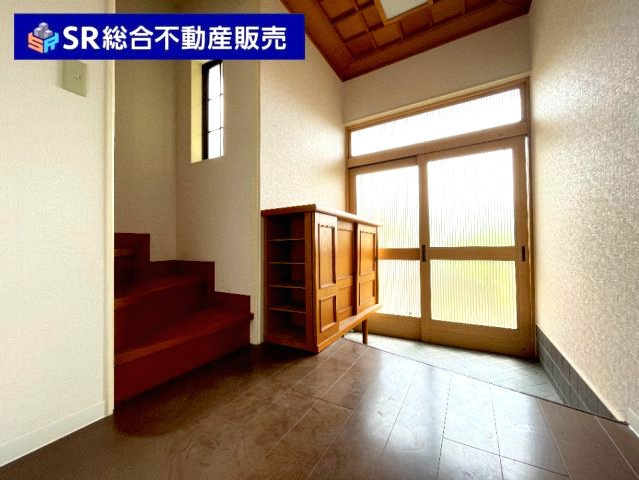 上六万寺町中古戸建の玄関|玄関にはシューズボックスもあり広めの玄関です！