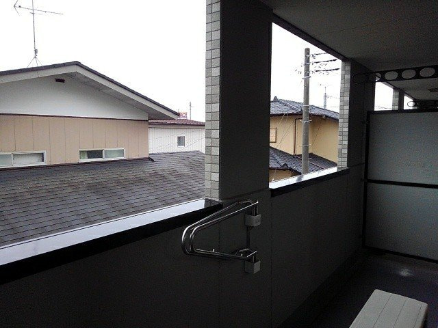フレイグランス・笠原のバルコニー|外からの目が気にならないバルコニーで洗濯物が干せます