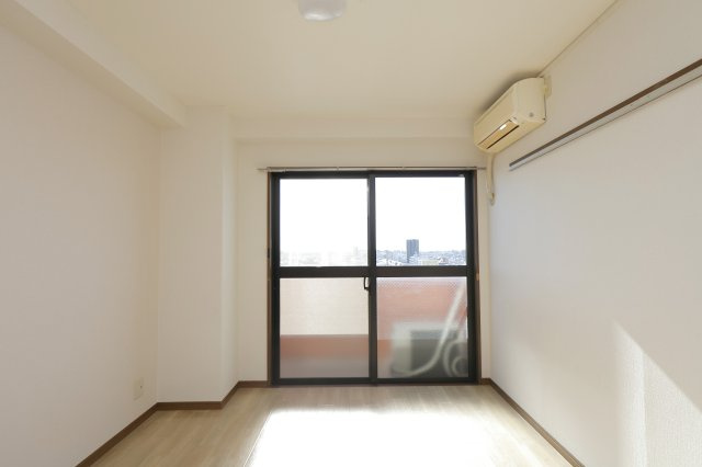 ロジュマン松本の洋室