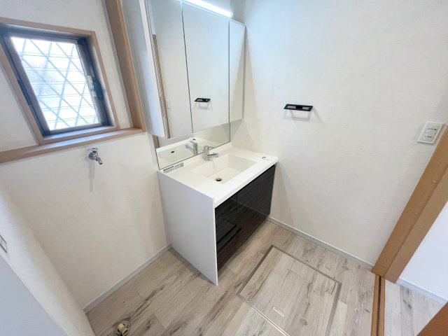 中富南　中古戸建の洗面所|広い洗面スペースです♪