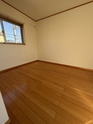 神須屋町　戸建ての洋室