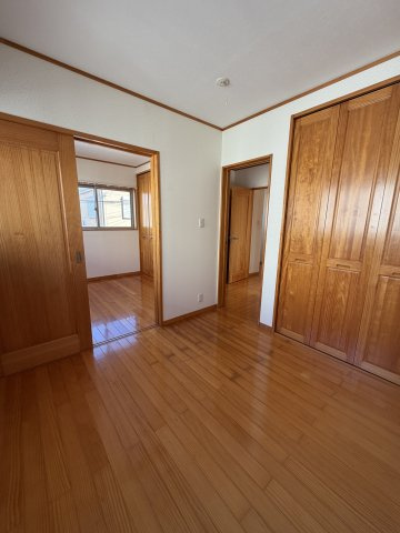 神須屋町　戸建ての洋室