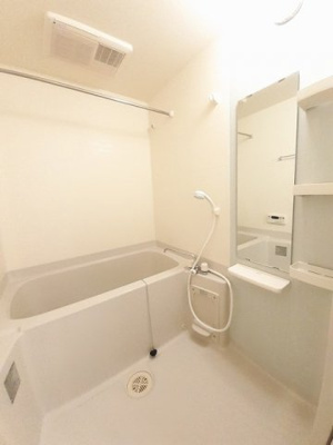 【浴室】 | ヴィラージュ | 落ち着いた空間のお風呂です