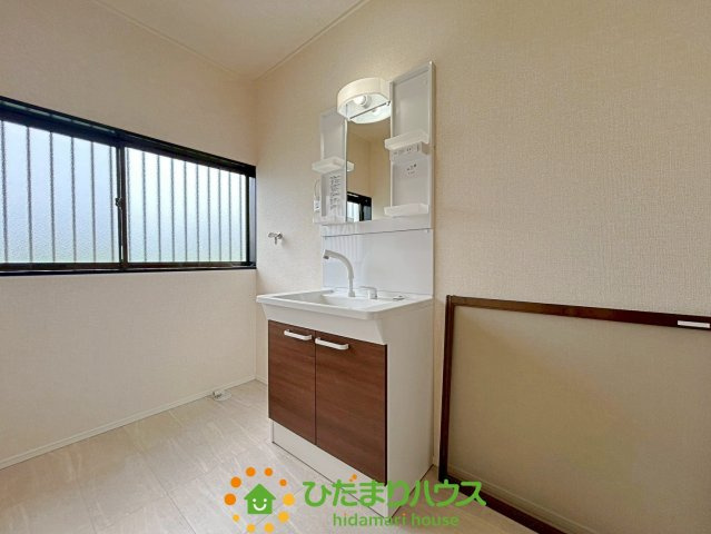 古河市中田　中古一戸建ての独立洗面台