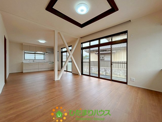 古河市中田　中古一戸建ての居間・リビング
