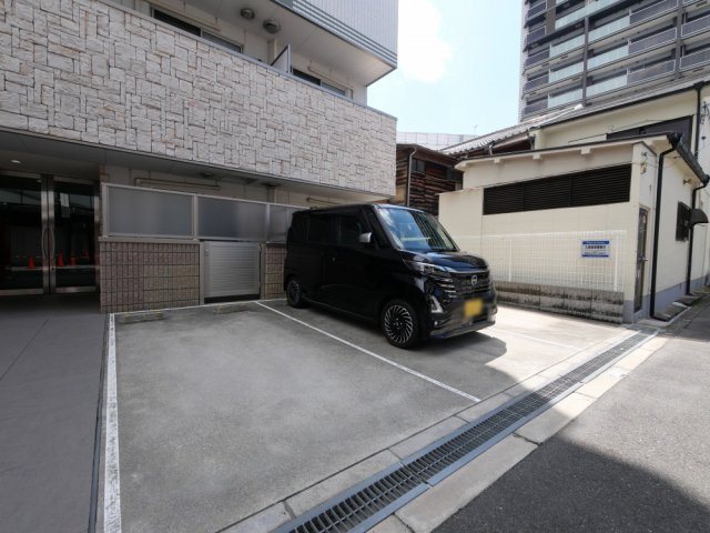 HRフロントリーガル平野の駐車場