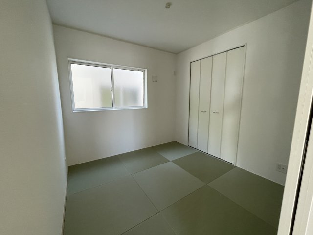 【和室】 | 【新築分譲住宅　～クレイドルガーデン～】 山形市松波　第4　☆全4棟☆ | 【Japanese style room】
家事スペースやお子様の遊び場として、または客室として、大活躍間違いなしの和室。注目されているダイヤロン畳を使用。傷みづらくダニやカビの発生も抑えてくれます◎