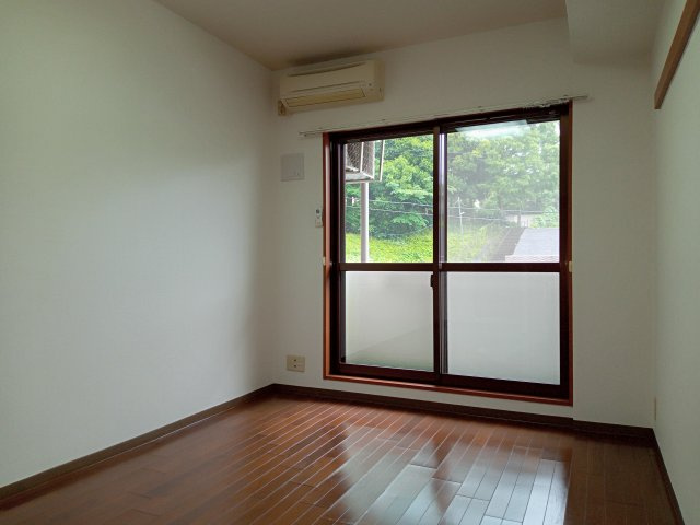 川崎市麻生区上麻生５丁目の賃貸マンションの洋室