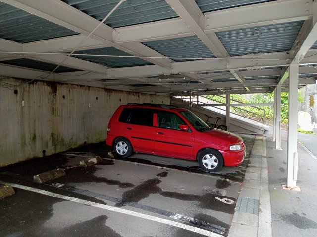 川崎市麻生区上麻生５丁目の賃貸マンションの駐車場