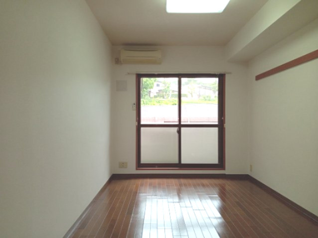 川崎市麻生区上麻生５丁目の賃貸マンションの居間・リビング