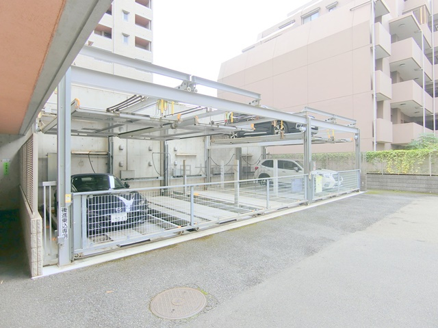 コスモリード西馬込の駐車場