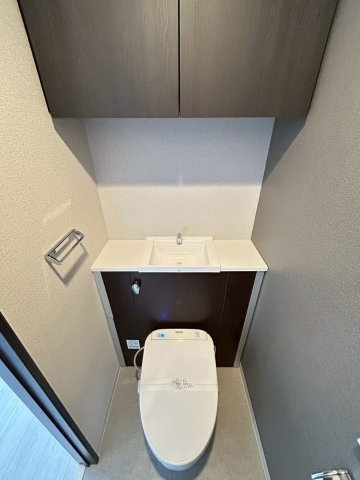 ウィスティリア浜松中央のトイレ|タンクレストイレの為、すっきりとした空間に