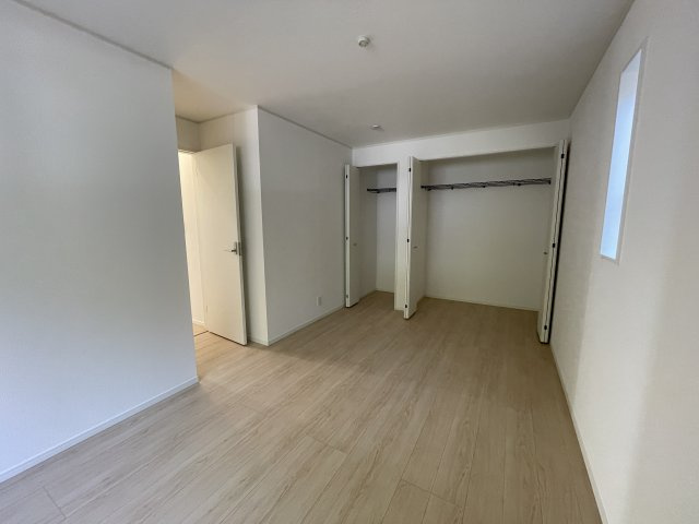 【内観：施工例】 | 【新築分譲住宅　～クレイドルガーデン～】 山形市松波　第4　☆全4棟☆ | 【Style Room】
家族一人ひとりの大切なプライベート空間。趣味・感性で個性的に飾って頂けるようシンプルに仕上げてあります。自分時間を充実させながら心豊かなひとときを過ごすための大切な空間。