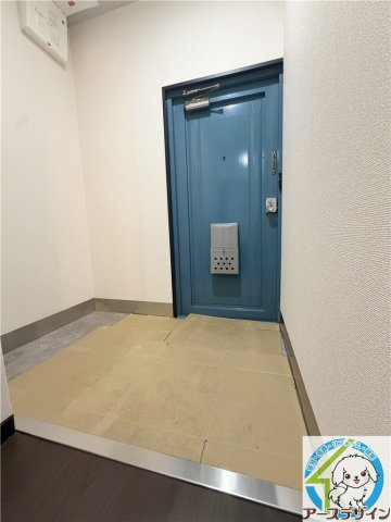 岸本ビルの玄関