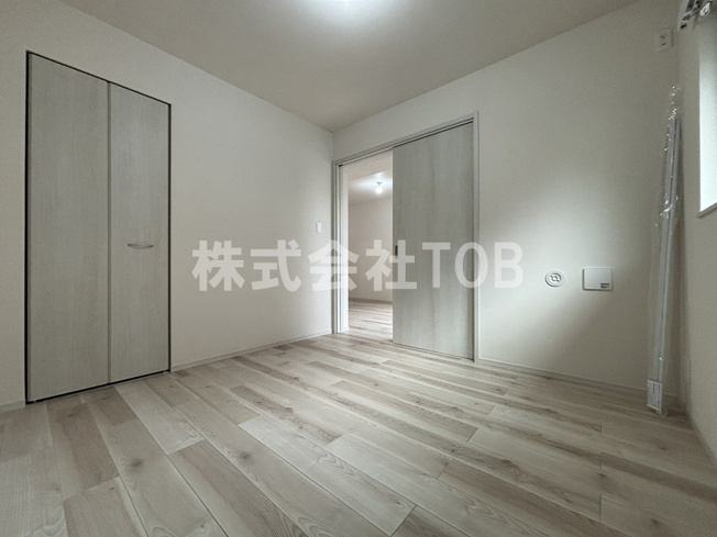 【洋室】 | ＴＨＥ　ＢＥＬＵＧＡ　世田谷　ＲＥＳＩＤＥＮＣＥ | 洋室5.3帖