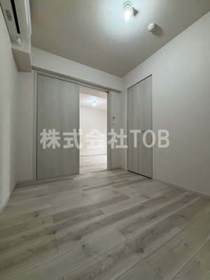 【洋室】 | ＴＨＥ　ＢＥＬＵＧＡ　世田谷　ＲＥＳＩＤＥＮＣＥ | 洋室4.2帖