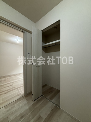 【収納】 | ＴＨＥ　ＢＥＬＵＧＡ　世田谷　ＲＥＳＩＤＥＮＣＥ | 洋室4.2帖　クローゼット