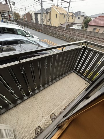 スリーズ国立のバルコニー|外からの目が気にならないバルコニーで洗濯物が干せます
