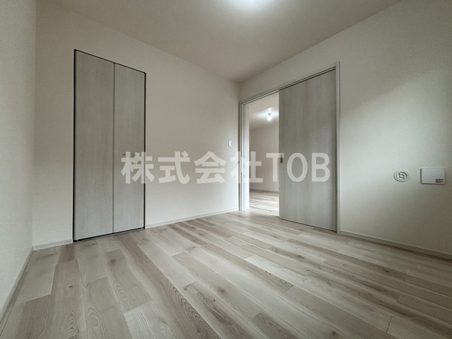 【洋室】 | ＴＨＥ　ＢＥＬＵＧＡ　世田谷　ＲＥＳＩＤＥＮＣＥ | 洋室5.3帖