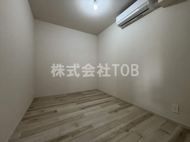 【洋室】 | ＴＨＥ　ＢＥＬＵＧＡ　世田谷　ＲＥＳＩＤＥＮＣＥ | 洋室4.2帖