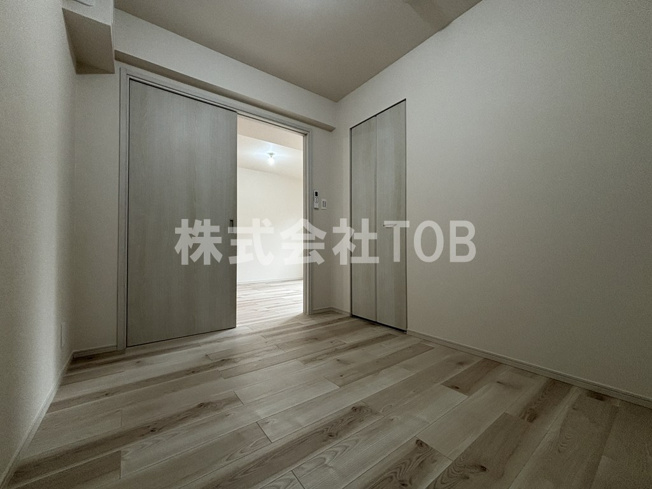 【洋室】 | ＴＨＥ　ＢＥＬＵＧＡ　世田谷　ＲＥＳＩＤＥＮＣＥ | 洋室4.2帖