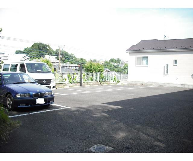 町田市能ヶ谷７丁目のアパートの駐車場