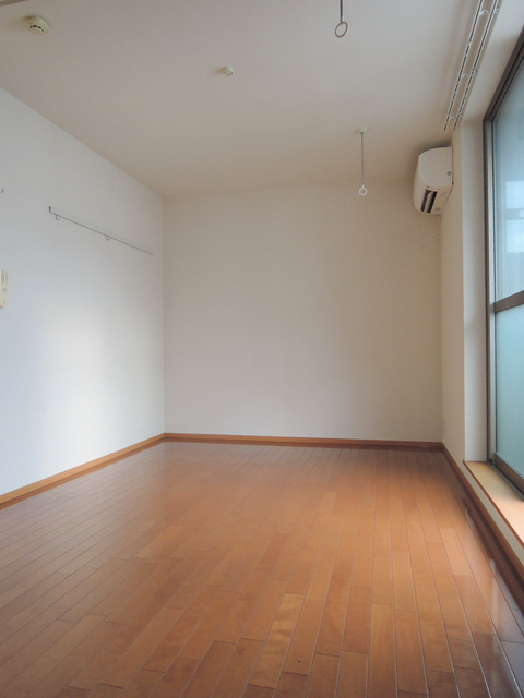 アルト南麻布の居間・リビング|★明るいフローリングのお部屋です★