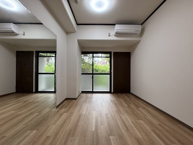 リアライズ服部の居間・リビング