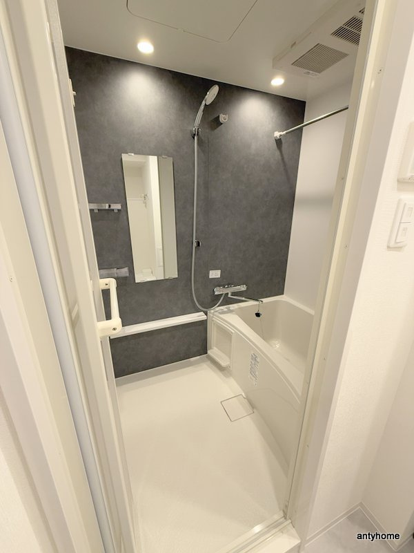 エスリードレジデンス大阪谷町ザ・マークス　仲介手数料無料の浴室