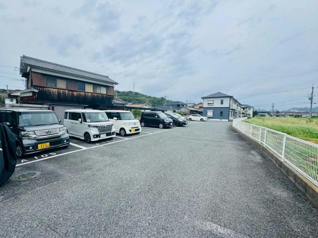 パストラルハイツＢ棟の駐車場