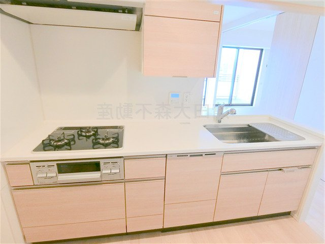 プラウドシティ大田六郷のキッチン|3口ガスグリルと食洗器付きのカウンターキッチン