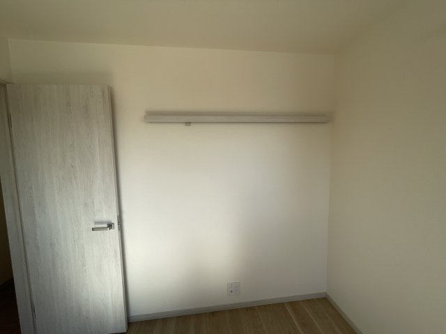 並木町3丁目戸建賃貸住宅の洋室|洋室１別角度