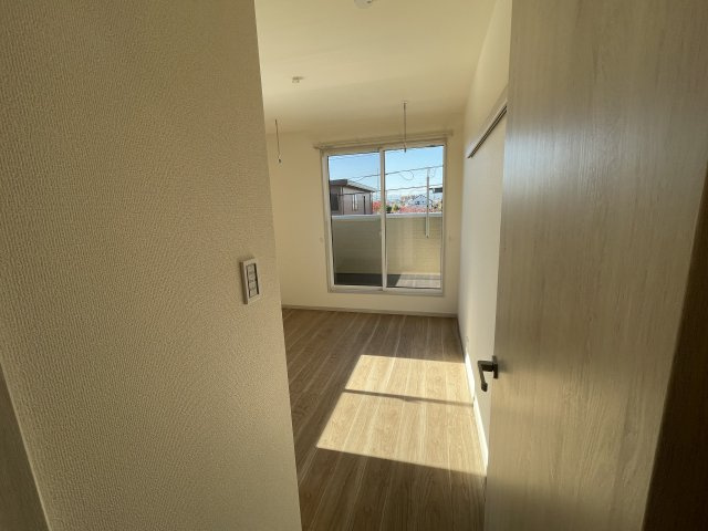 並木町3丁目戸建賃貸住宅の洋室|ゆったりした洋室です