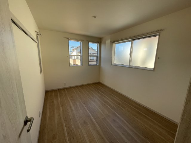 並木町3丁目戸建賃貸住宅の洋室|使い勝手のいい洋室です