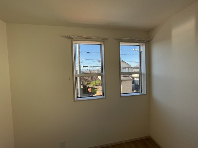 並木町3丁目戸建賃貸住宅の洋室|コンパクトで使いやすい洋室です