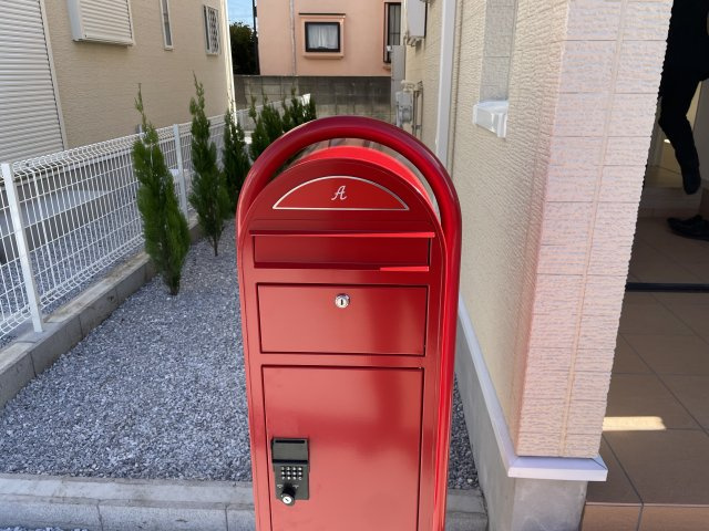 並木町3丁目戸建賃貸住宅のその他|宅配ボックス付きポストでございます。