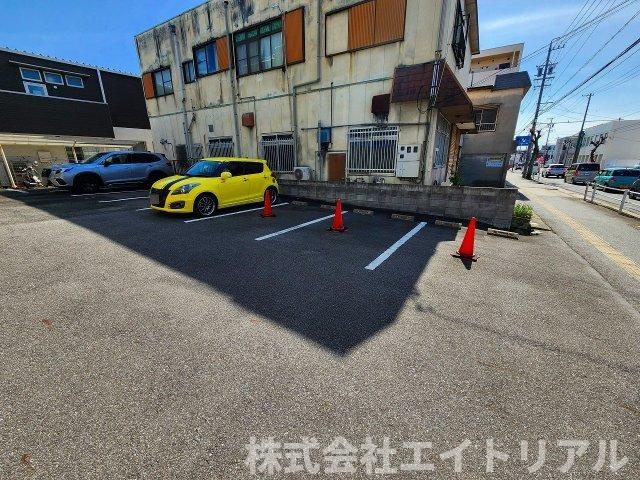 210ルミエールの駐車場