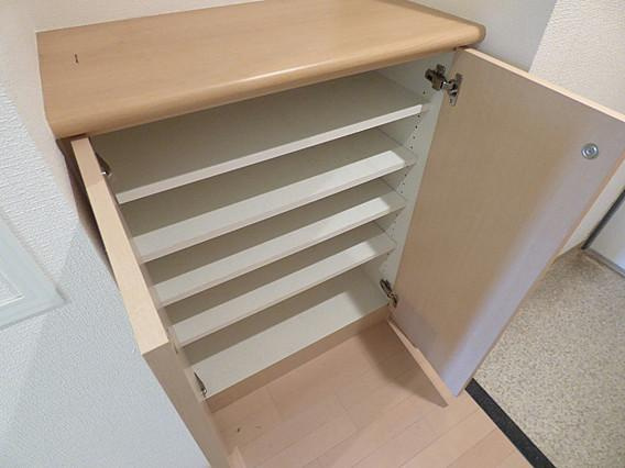 スワンズコート新神戸の玄関