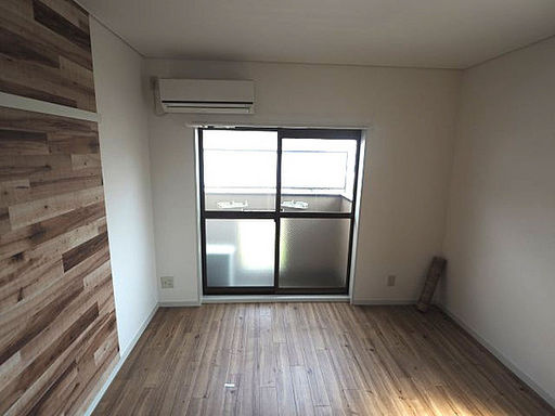 フローレス岡本の居間・リビング